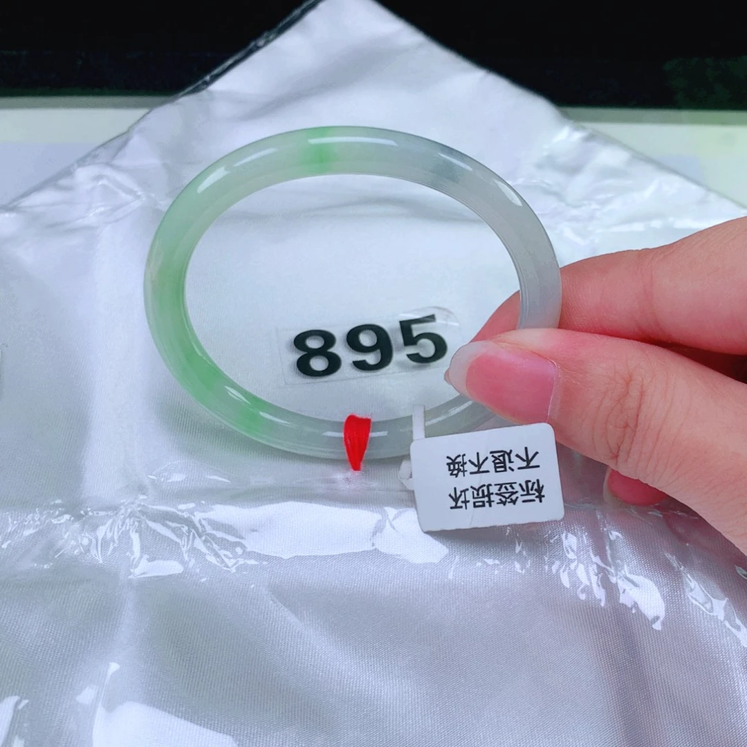 翡翠手镯未镶嵌翡翠手镯