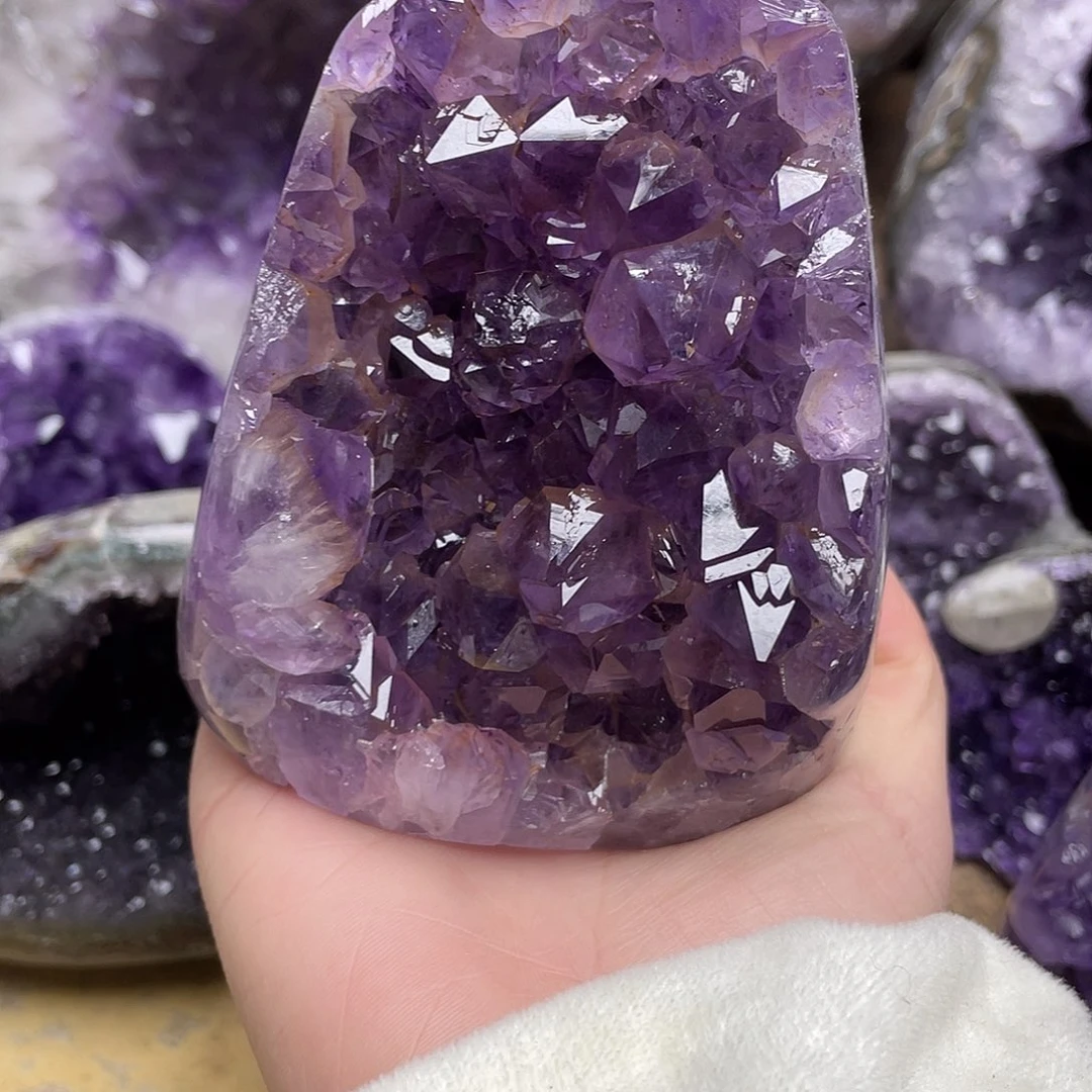 小****紫晶大型摆件（非配饰）未镶嵌