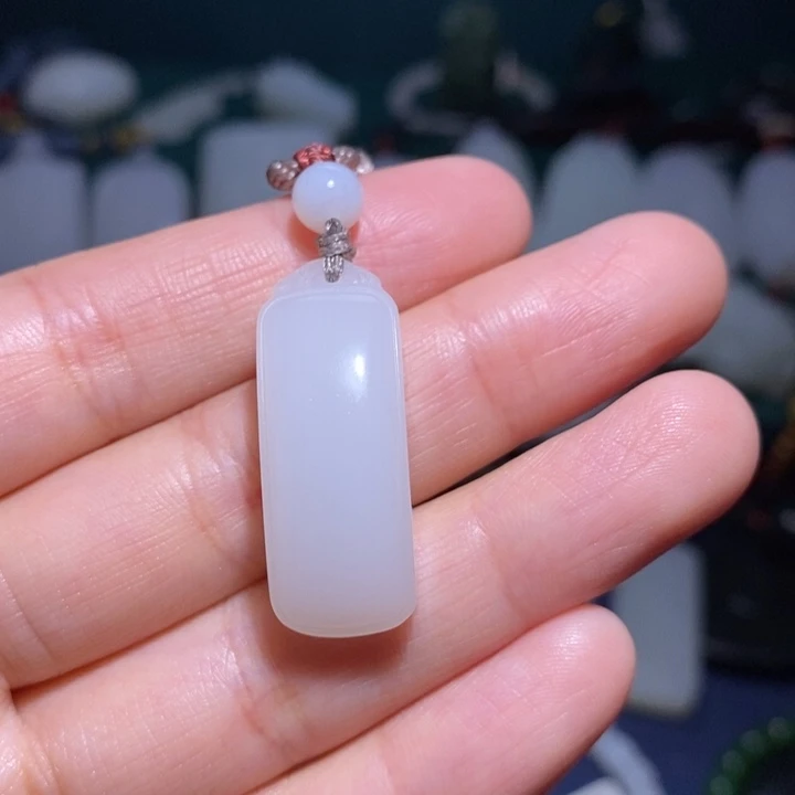 和田玉颈饰未镶嵌平安牌