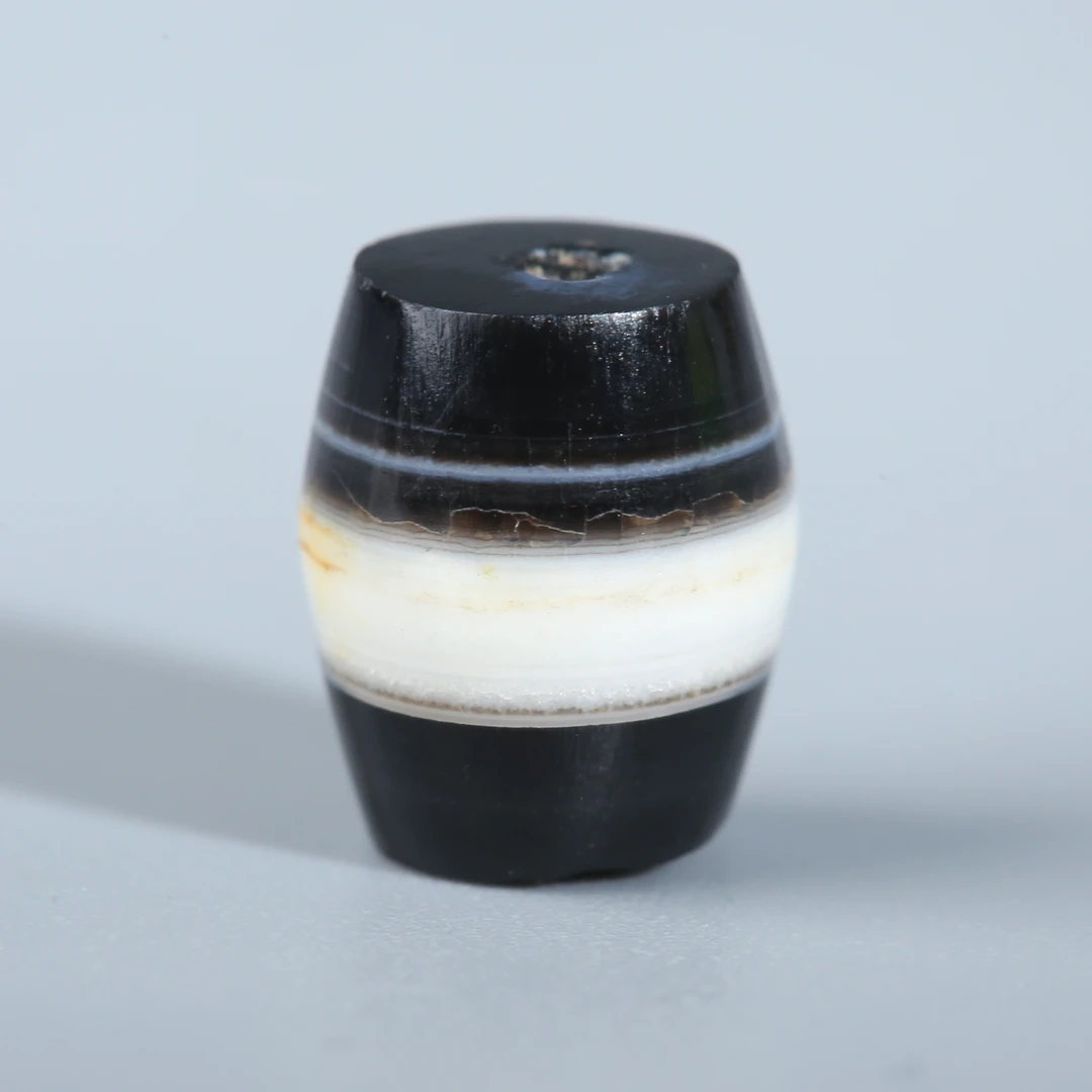 H08-098 东南亚Pyu时期天然黑白一线缠丝玛瑙管珠 7.2*8.8mm