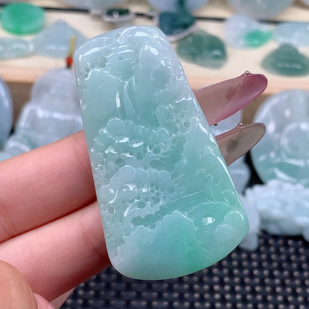 翡翠未镶嵌颈饰山水