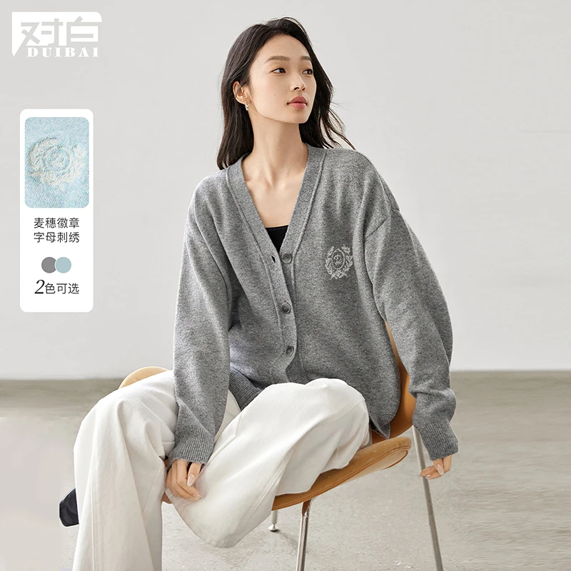 D01对白学院风刺绣徽章宽松V领毛衣开衫外套FDE054