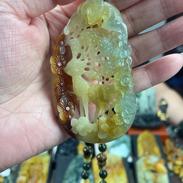 蛇纹石玉未镶嵌颈饰