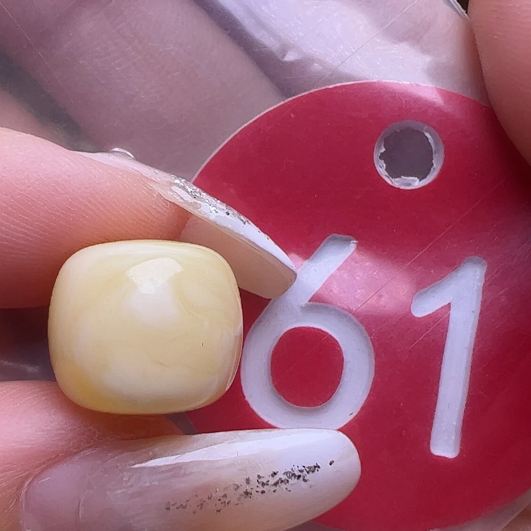 未镶嵌蜜蜡裸石皮点12.2m白蜡老型