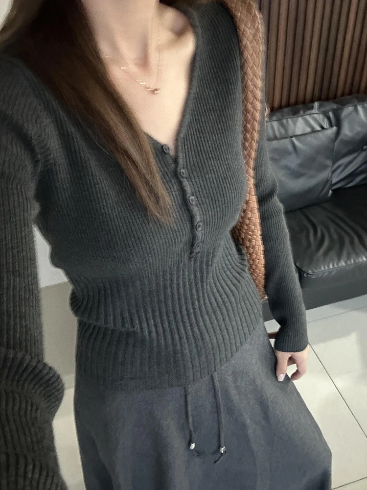 早秋穿搭韩系灰色V领针织打底衫女内搭2025新款开衫外套收腰上衣
