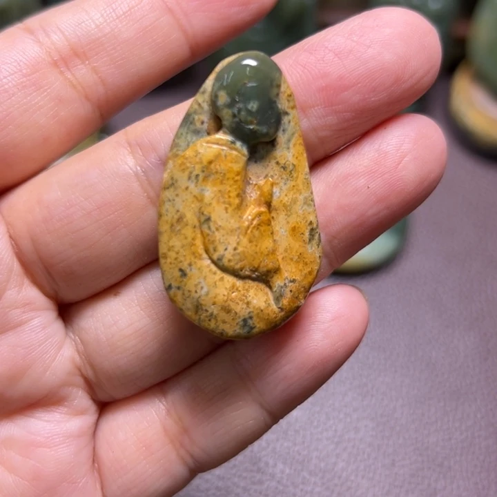 颈饰未镶嵌岫岩河磨玉（透闪石质玉）