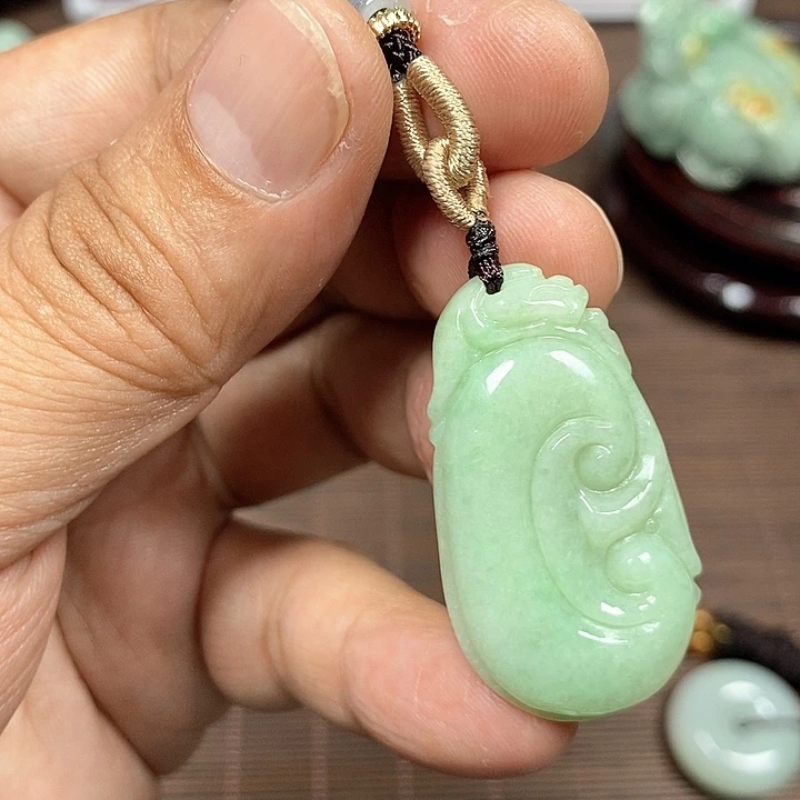 颈饰未镶嵌翡翠天然翡翠玉A货配证书