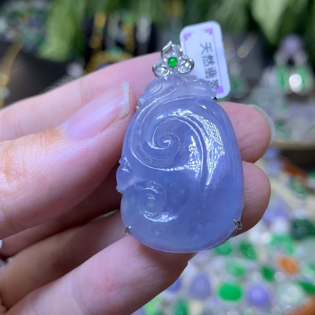 颈饰18K金镶嵌翡翠