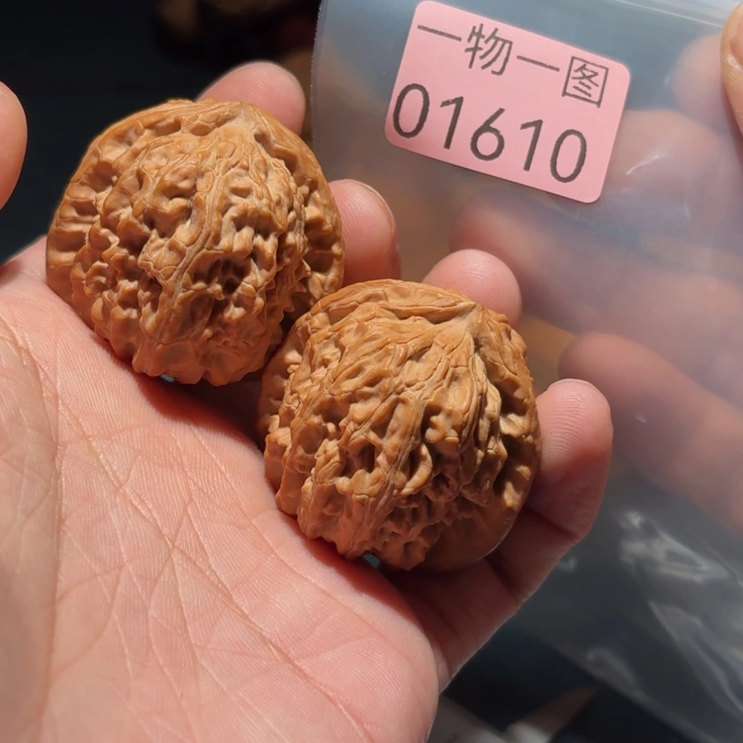 文玩核桃把件白狮子