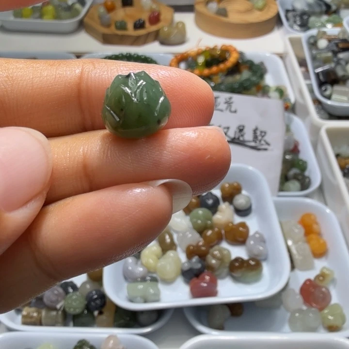 和田玉未镶嵌珠宝奇石