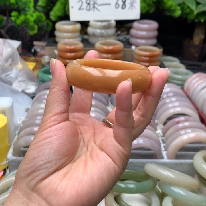 石英质玉（佘太翠）未镶嵌手镯52