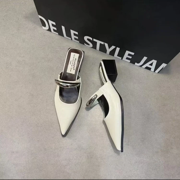 2025年夏季新款爆款时尚穆勒鞋一字带百搭款简约风粗跟尖头半拖鞋