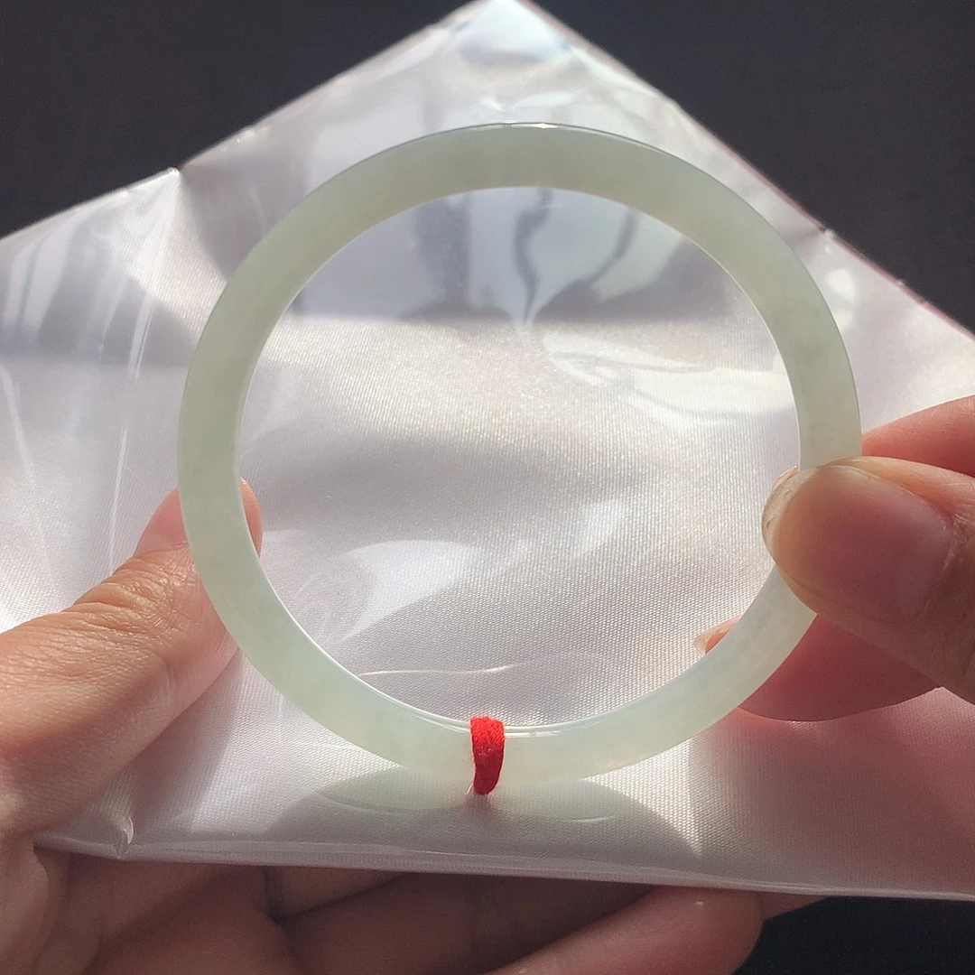 翡翠未镶嵌手镯57有裂扣