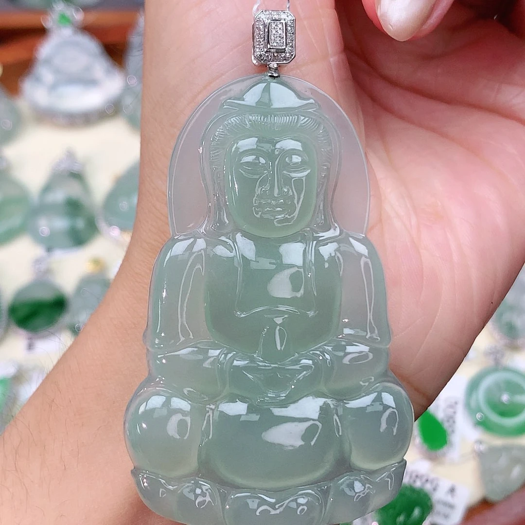 颈饰18K金镶嵌翡翠观音