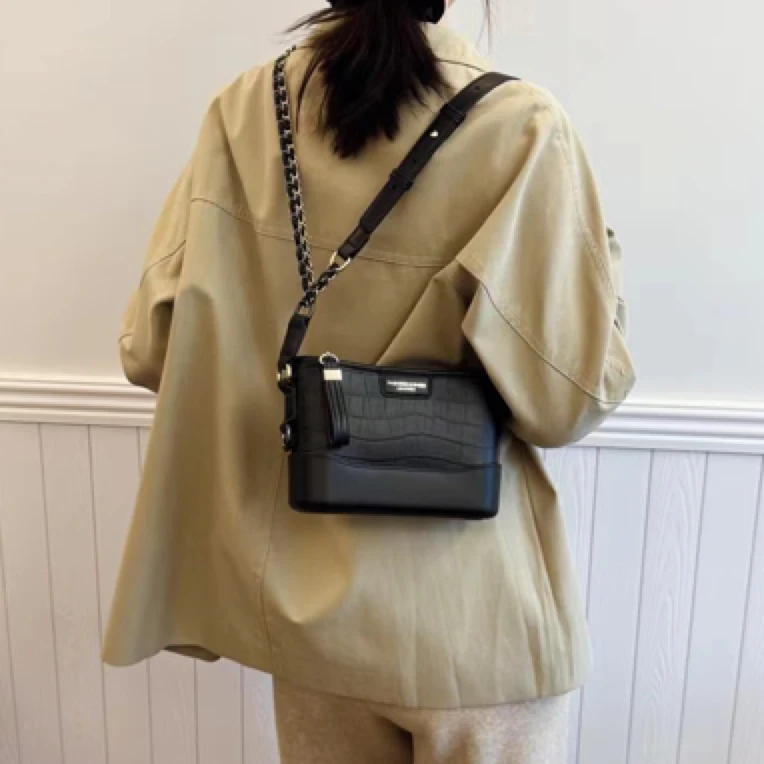 新疆包邮洋洋女包香香经典流浪包