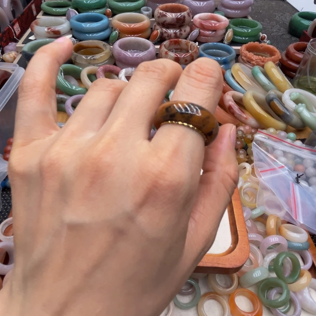 美***哒石英质玉未镶嵌圈口58