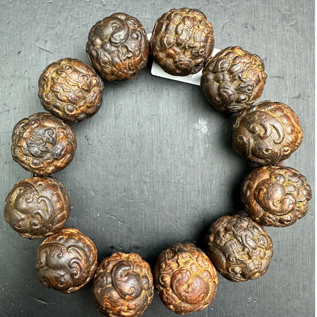 704沉木雕刻珠手串