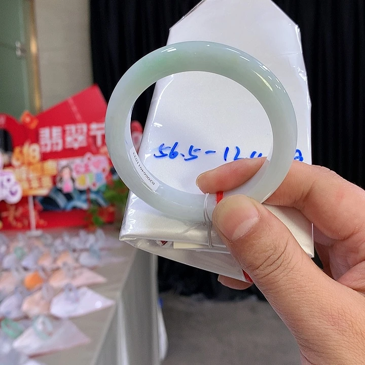 翡翠手镯未镶嵌缅甸翡翠