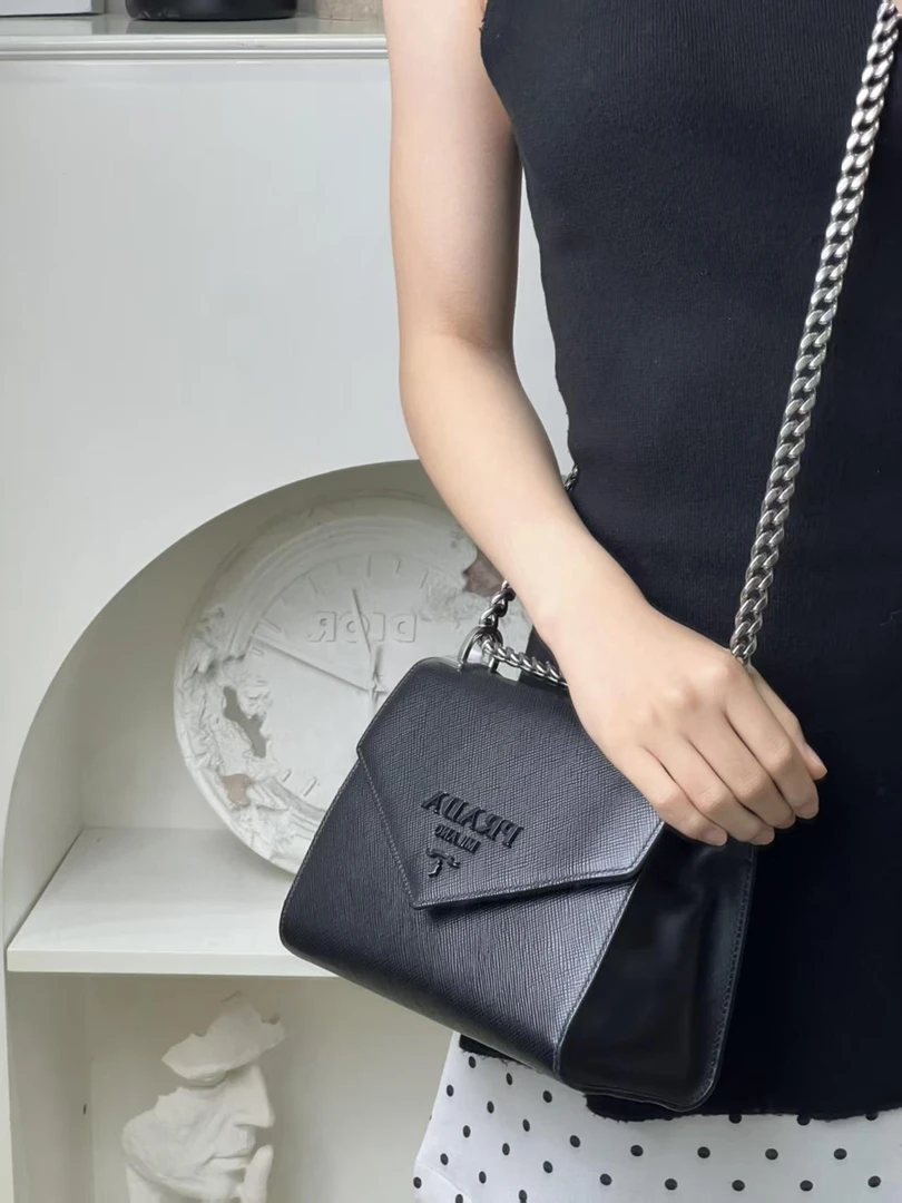 95新 Prada/普拉达 信封翻盖链条包黑色/优品