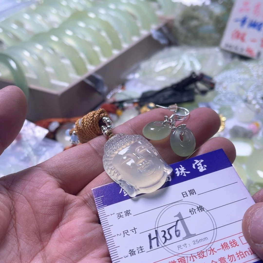 未镶嵌蛇纹石玉颈饰