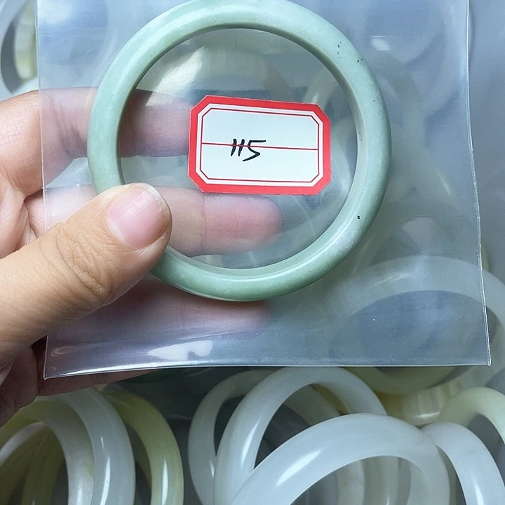 石英质玉手镯未镶嵌115