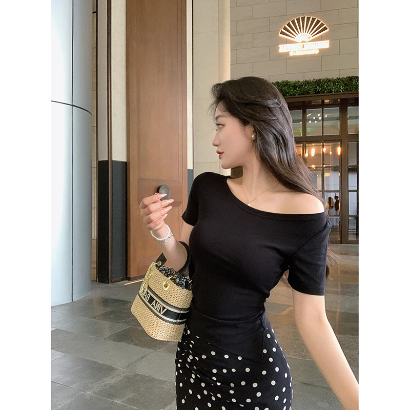 林关关【简约情调】夏季黑色莱赛尔短袖T恤女气质性感百搭显瘦上衣