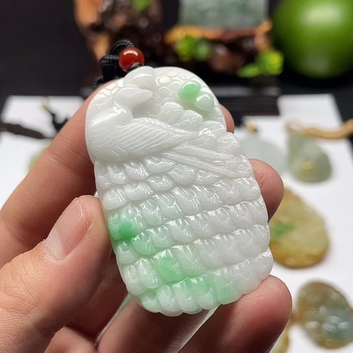 翡翠未镶嵌颈饰凤凰