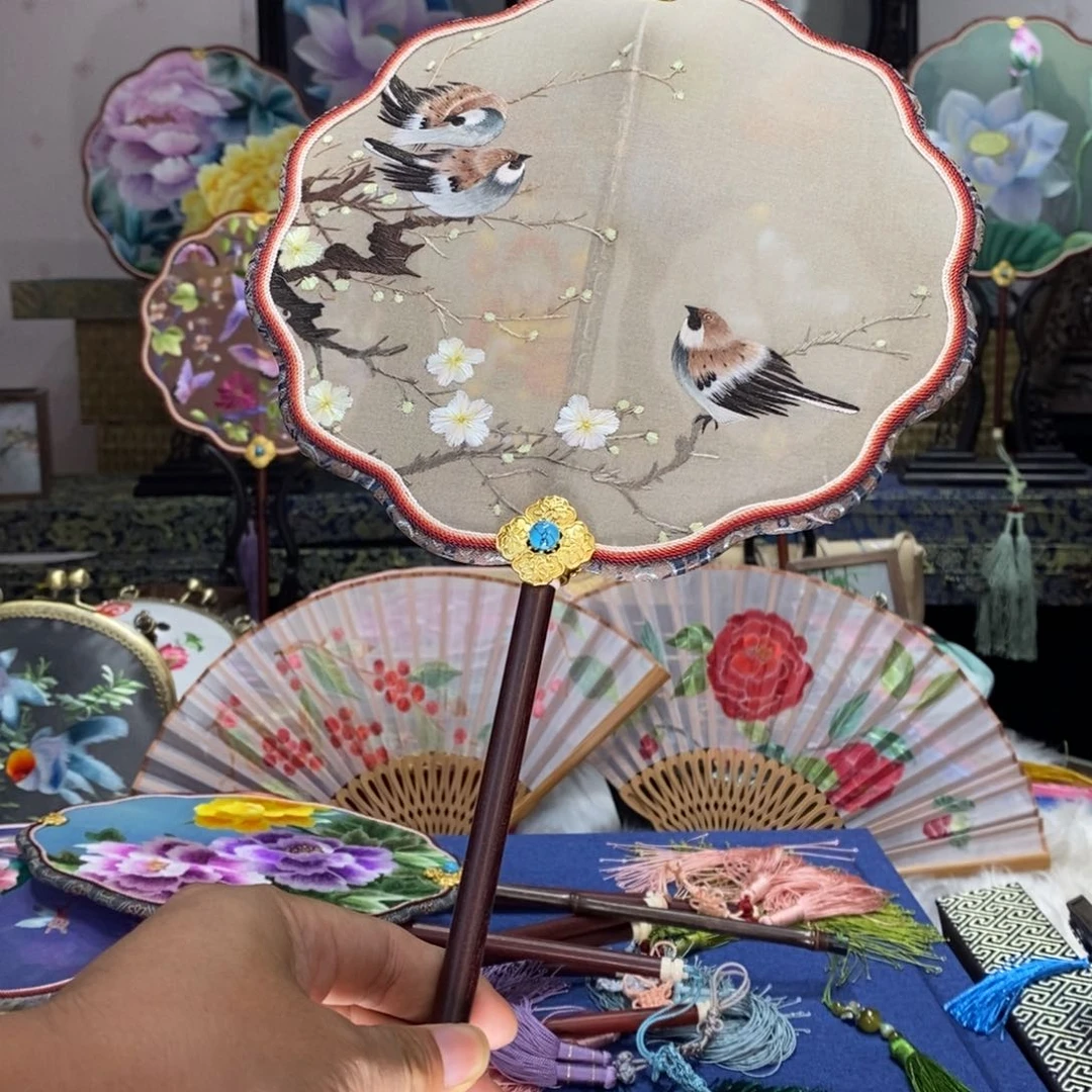 刺绣梦*沁手工刺绣扇子