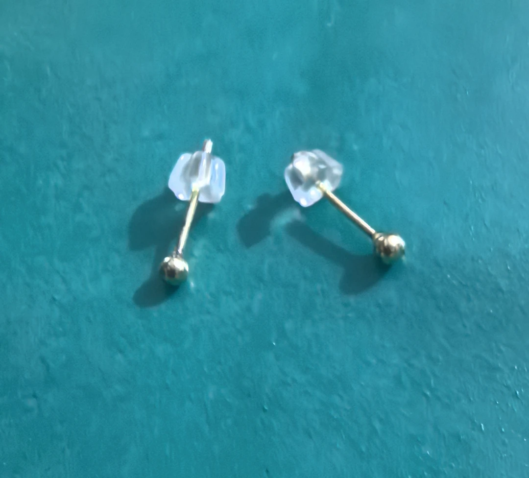 925银硅胶耳饰 大禾选品：小米粒银耳钉