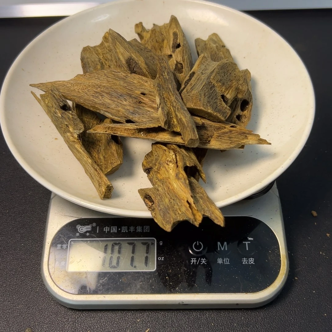 沉香沉香碎屑绿河虫眼