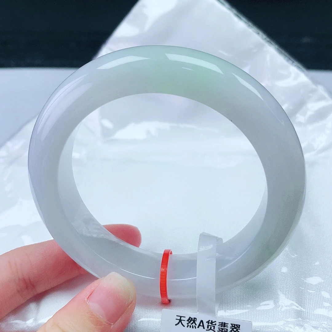 翡翠手镯未镶嵌54圈
