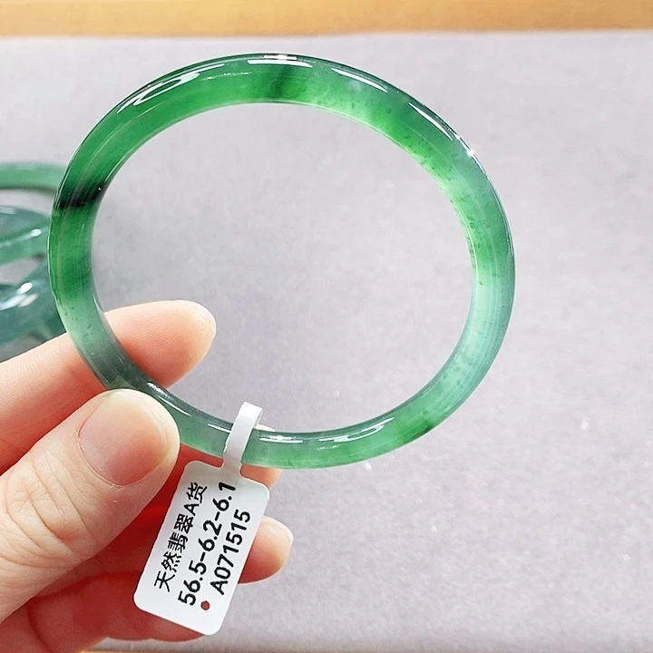 翡翠未镶嵌手镯（圆镯）