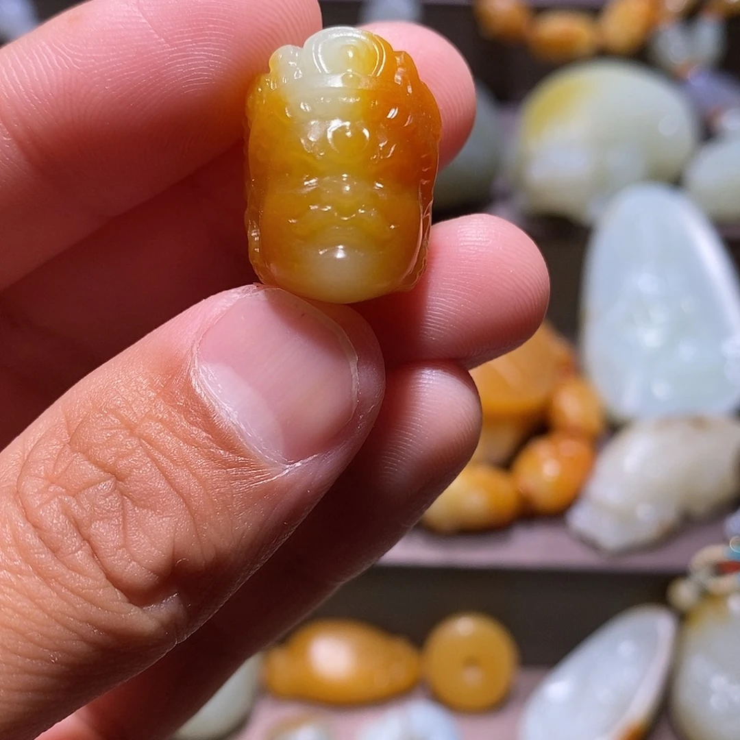 和田玉未镶嵌吊坠(赠链)