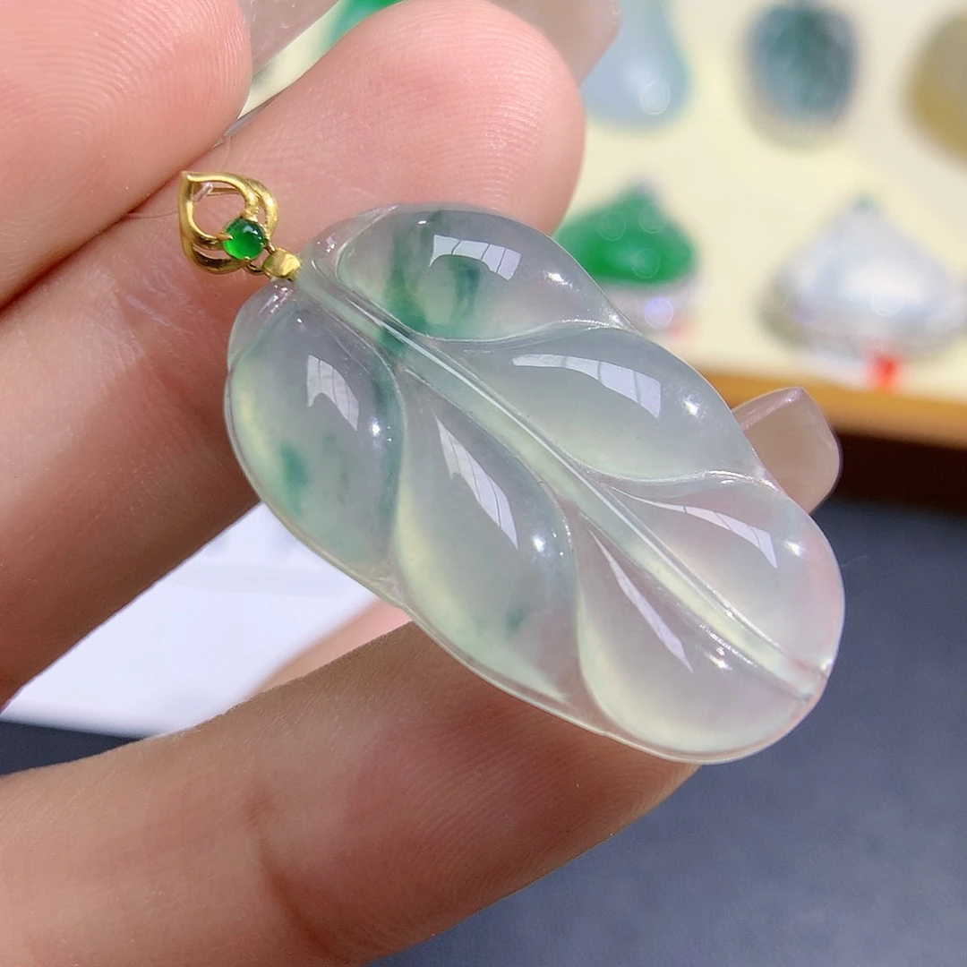 翡翠颈饰18K金镶嵌叶子