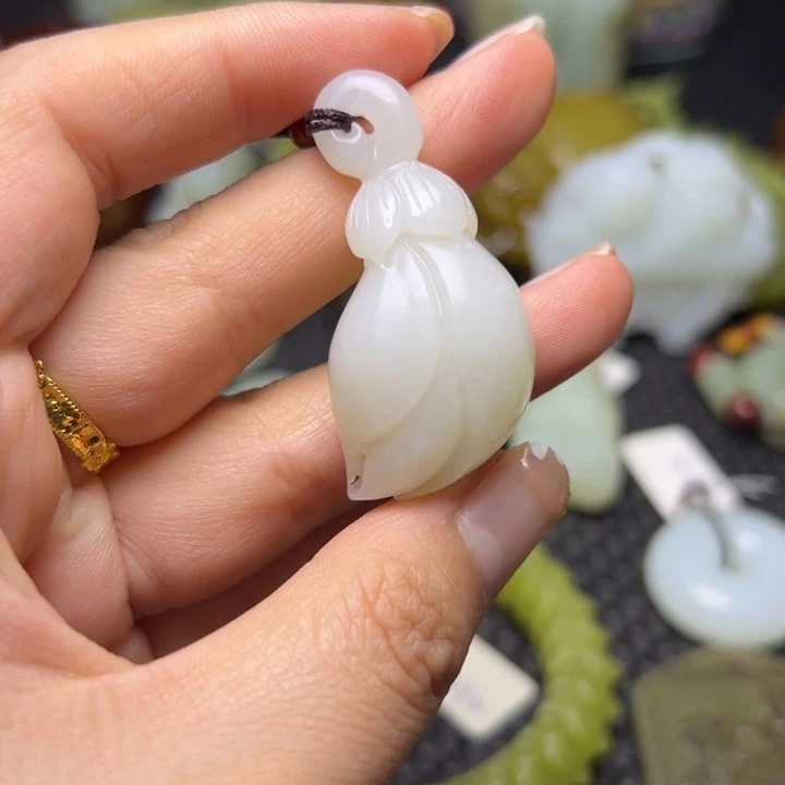 和田玉（糖玉）未镶嵌颈饰