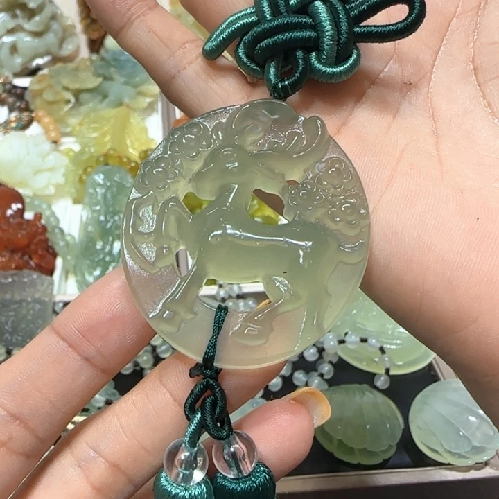 蛇纹石玉未镶嵌吊坠