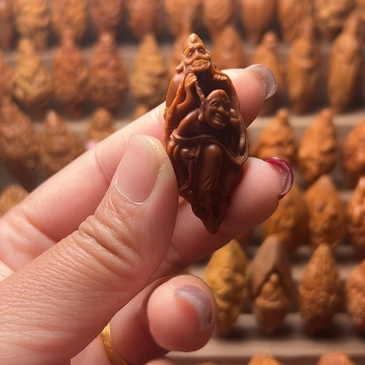 橄榄核吊坠阿*瑕疵也