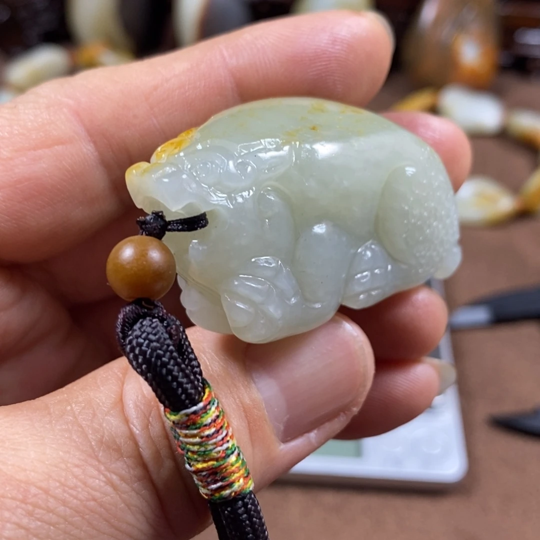 和田玉未镶嵌把件