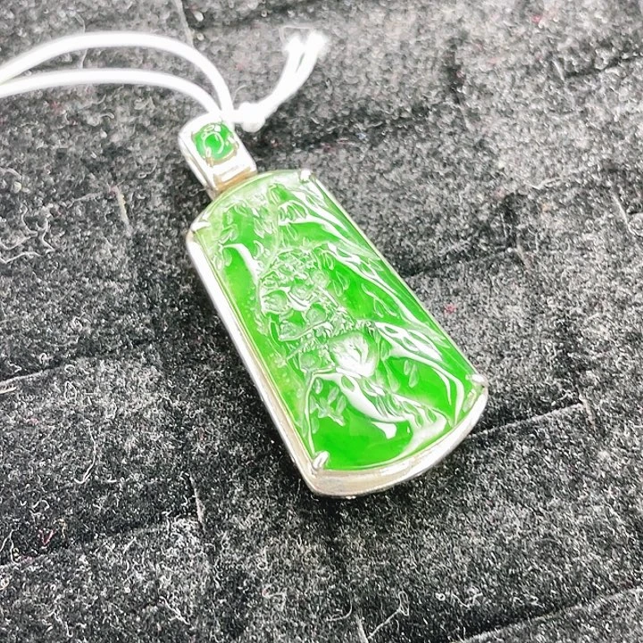 翡翠未镶嵌颈饰96