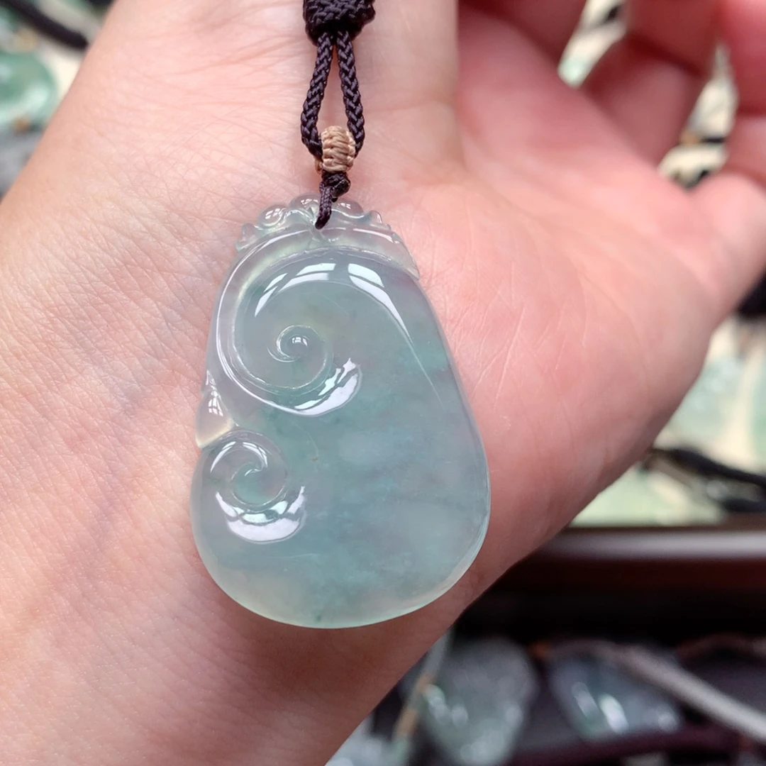 翡翠未镶嵌颈饰如意