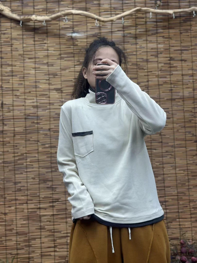 HY   333领子下摆拼条纹T恤