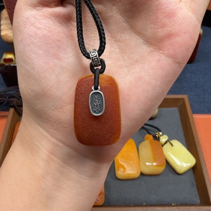 蜜蜡未镶嵌吊坠(赠链)