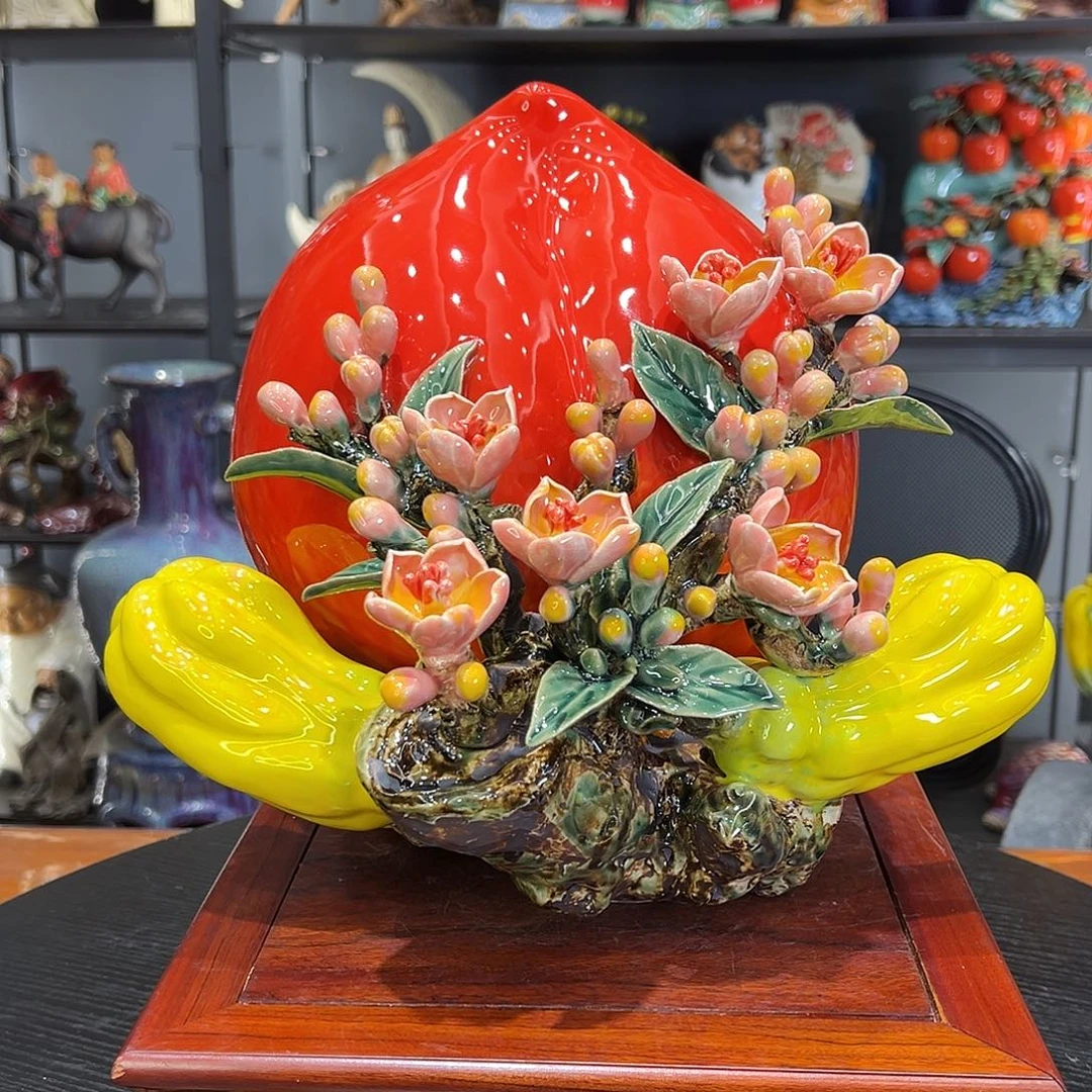 桃子陶瓷制品摆件