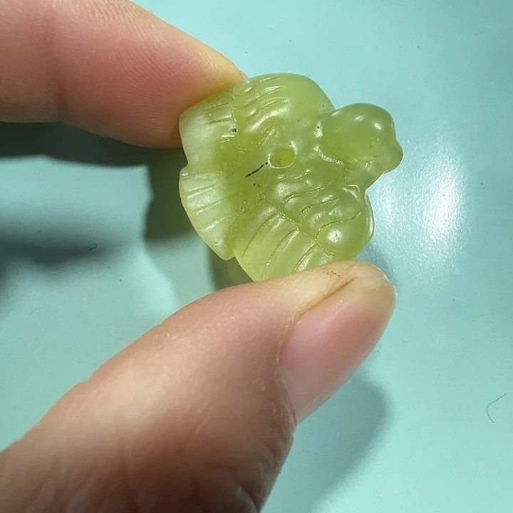 透闪石质玉未镶嵌挂件