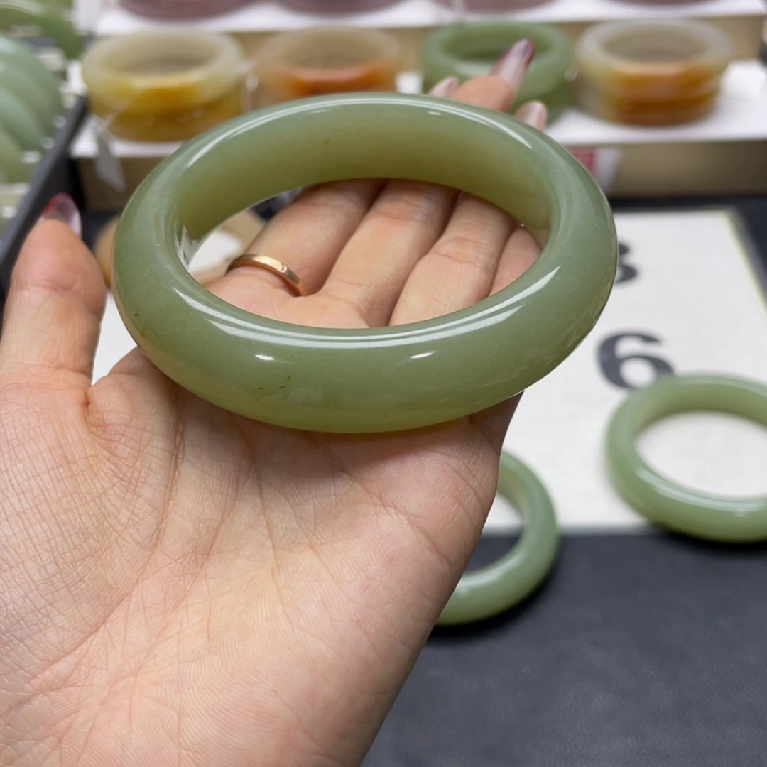 石英质玉手镯未镶嵌鱼****）