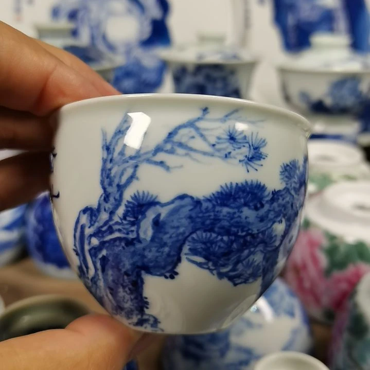 喝***点景德镇陶瓷青花松树缸杯