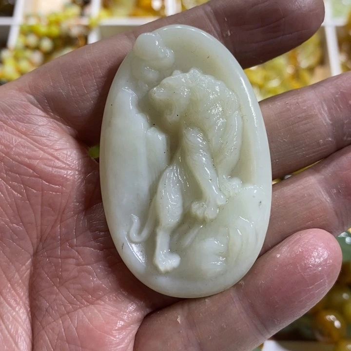 蛇纹石玉颈饰未镶嵌