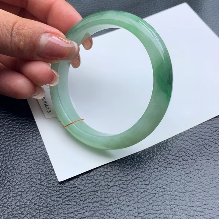 翡翠手镯未镶嵌天然翡翠手镯