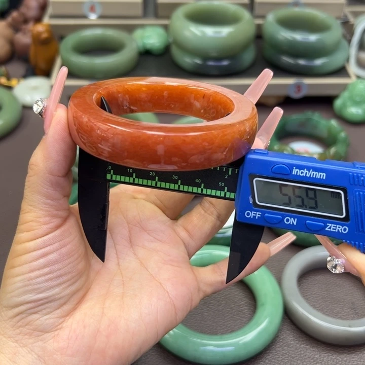 未镶嵌手镯石英岩玉
