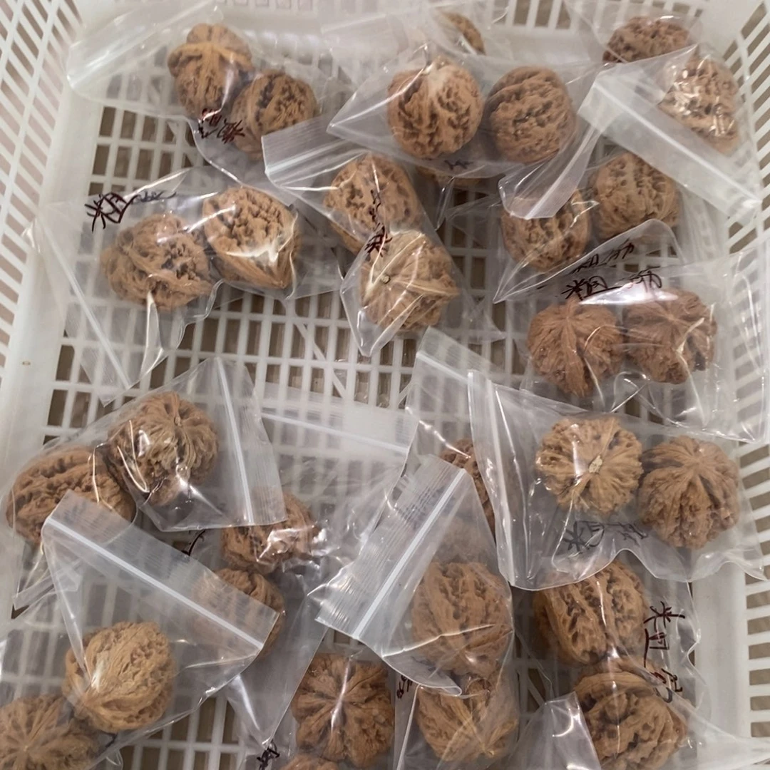 文玩核桃吊坠粗筋有瑕疵